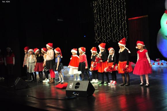 Śpiewająco zostali Mikołajami w Kutnowskim Domu Kultury