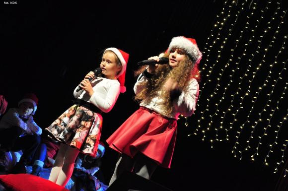 Śpiewająco zostali Mikołajami w Kutnowskim Domu Kultury