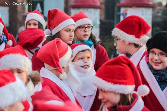 Gwiazda Zbawcę im ogłasza, Nadzieją się cieszą. Wigilia pod Ratuszem