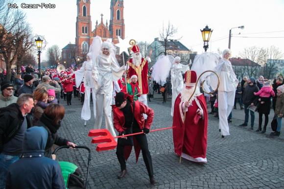 Gwiazda Zbawcę im ogłasza, Nadzieją się cieszą. Wigilia pod Ratuszem