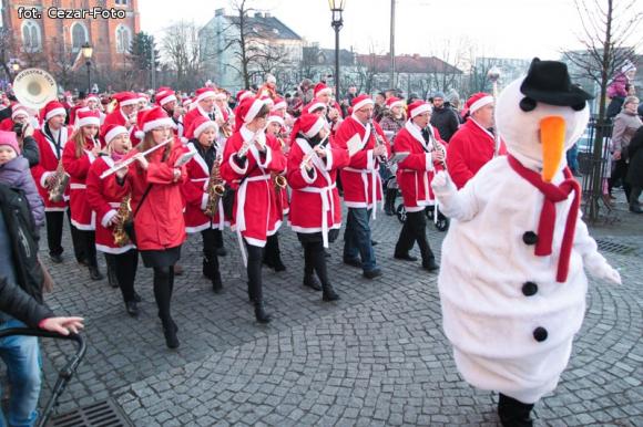 Gwiazda Zbawcę im ogłasza, Nadzieją się cieszą. Wigilia pod Ratuszem