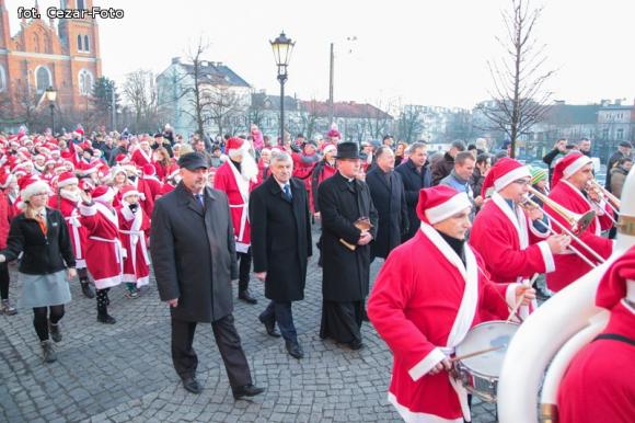 Gwiazda Zbawcę im ogłasza, Nadzieją się cieszą. Wigilia pod Ratuszem