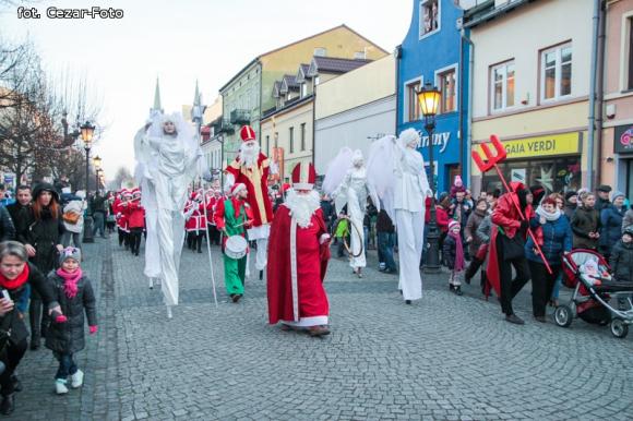 Gwiazda Zbawcę im ogłasza, Nadzieją się cieszą. Wigilia pod Ratuszem
