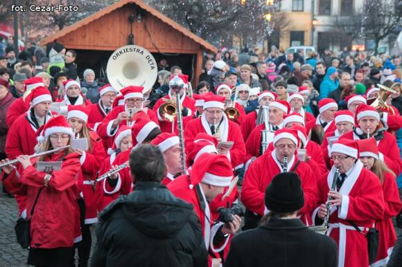 Gwiazda Zbawcę im ogłasza, Nadzieją się cieszą. Wigilia pod Ratuszem