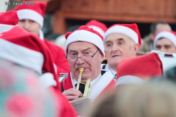 Gwiazda Zbawcę im ogłasza, Nadzieją się cieszą. Wigilia pod Ratuszem