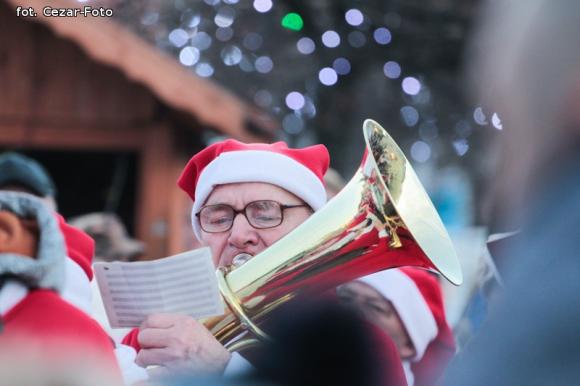 Gwiazda Zbawcę im ogłasza, Nadzieją się cieszą. Wigilia pod Ratuszem