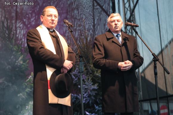 Gwiazda Zbawcę im ogłasza, Nadzieją się cieszą. Wigilia pod Ratuszem