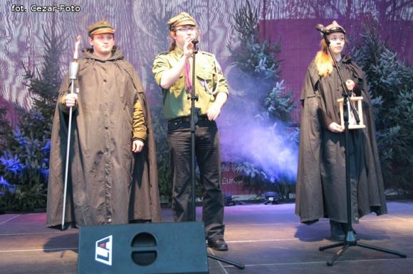 Gwiazda Zbawcę im ogłasza, Nadzieją się cieszą. Wigilia pod Ratuszem