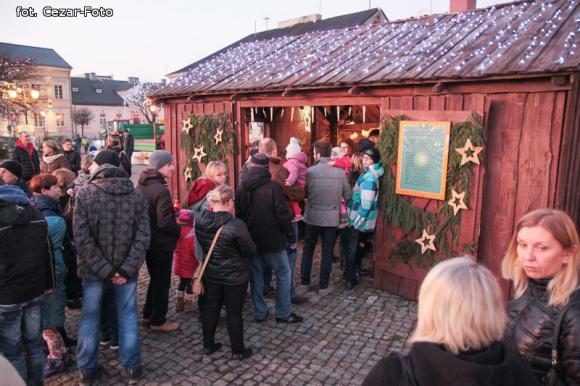 Gwiazda Zbawcę im ogłasza, Nadzieją się cieszą. Wigilia pod Ratuszem