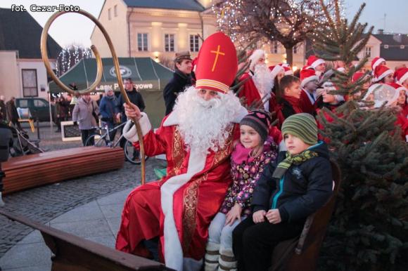 Gwiazda Zbawcę im ogłasza, Nadzieją się cieszą. Wigilia pod Ratuszem