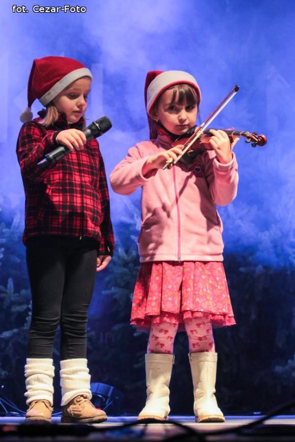 Gwiazda Zbawcę im ogłasza, Nadzieją się cieszą. Wigilia pod Ratuszem