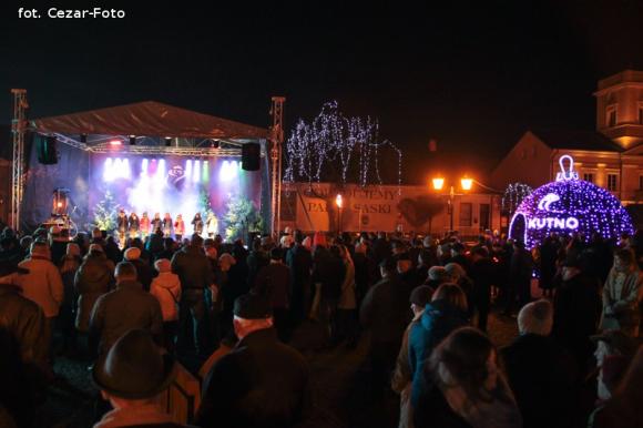 Gwiazda Zbawcę im ogłasza, Nadzieją się cieszą. Wigilia pod Ratuszem