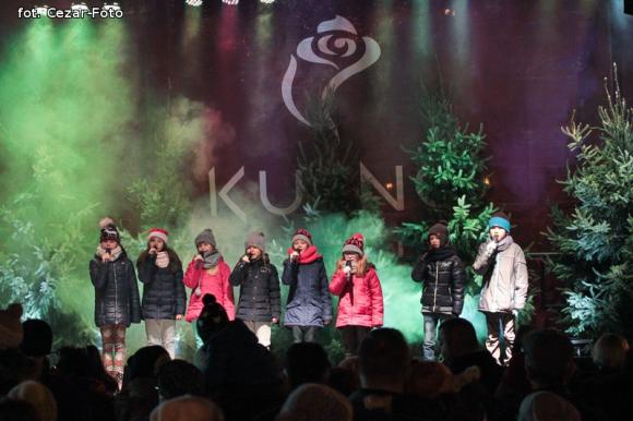 Gwiazda Zbawcę im ogłasza, Nadzieją się cieszą. Wigilia pod Ratuszem