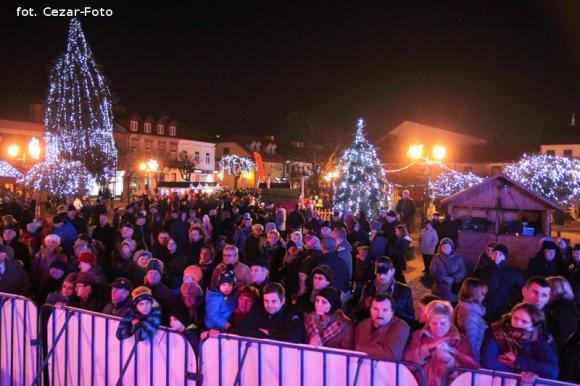 Gwiazda Zbawcę im ogłasza, Nadzieją się cieszą. Wigilia pod Ratuszem