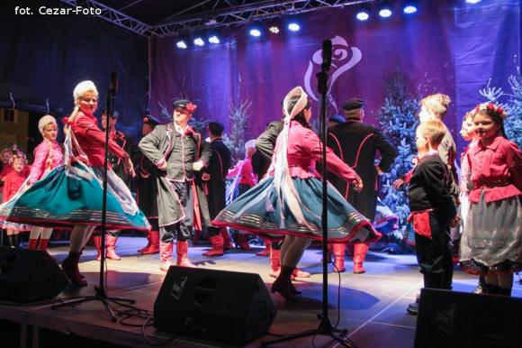 Gwiazda Zbawcę im ogłasza, Nadzieją się cieszą. Wigilia pod Ratuszem