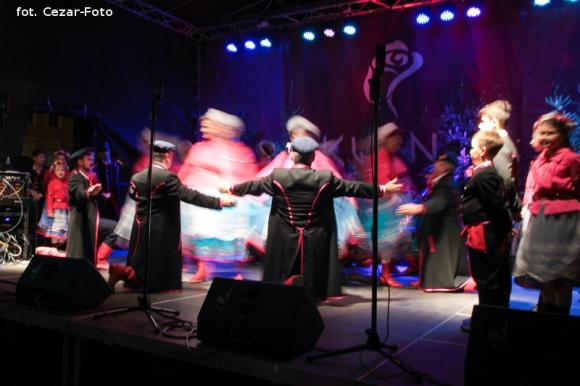 Gwiazda Zbawcę im ogłasza, Nadzieją się cieszą. Wigilia pod Ratuszem