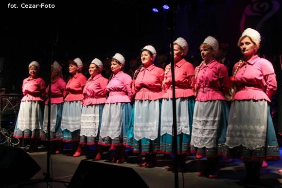 Gwiazda Zbawcę im ogłasza, Nadzieją się cieszą. Wigilia pod Ratuszem