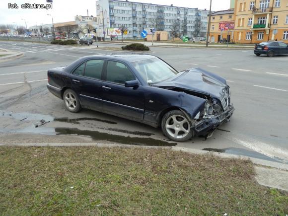 Kolizja na skrzyżowaniu Podrzecznej i Jana Pawła II w Kutnie