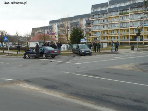 Kolizja na skrzyżowaniu Podrzecznej i Jana Pawła II w Kutnie