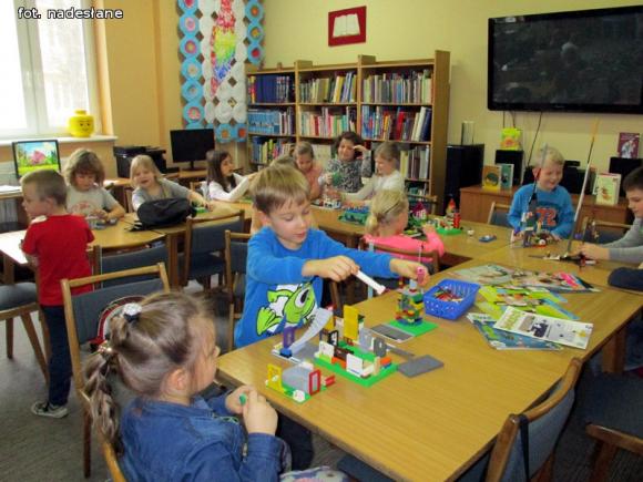 Ferie w bibliotece. O bezpieczeństwie podczas ferii i nie tylko