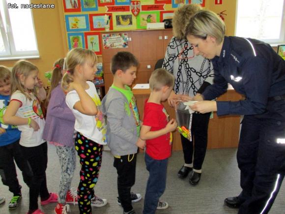 Ferie w bibliotece. O bezpieczeństwie podczas ferii i nie tylko