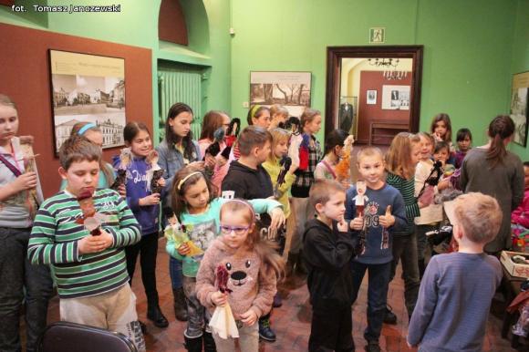 Kolorowe chwile relaksu. Ferie w krośniewickim muzeum
