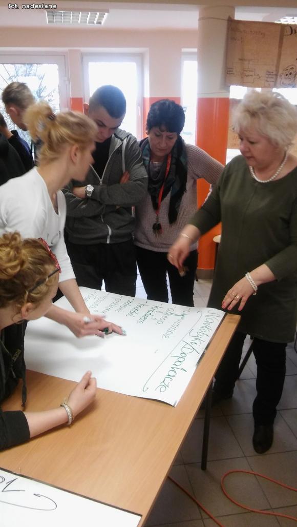 Dopalacze kradną życie. Mini warsztaty w MOS w Żychlinie