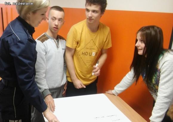 Dopalacze kradną życie. Mini warsztaty w MOS w Żychlinie