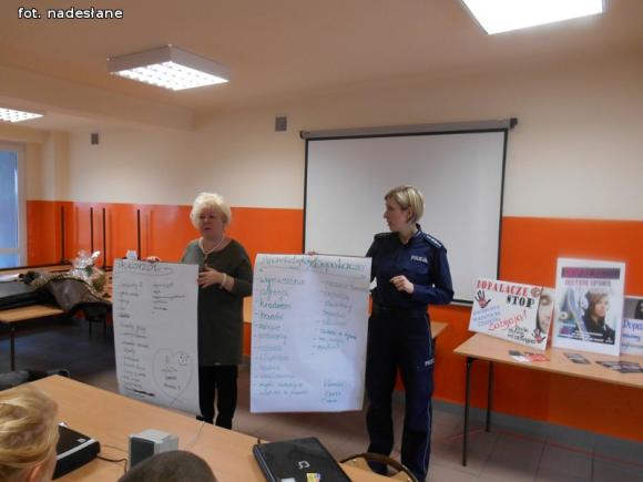 Dopalacze kradną życie. Mini warsztaty w MOS w Żychlinie