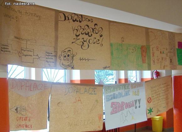 Dopalacze kradną życie. Mini warsztaty w MOS w Żychlinie