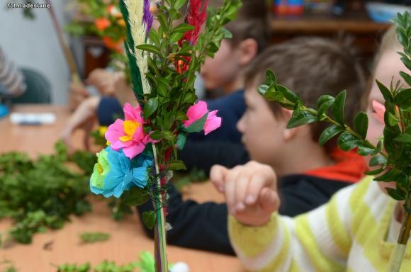 Powstały palmy wielkanocne w kutnowskich szkołach