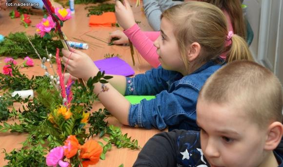 Powstały palmy wielkanocne w kutnowskich szkołach