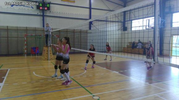 Dziewczęta z Dąbrowszczaka mistrzyniami powiatu w siatkówce