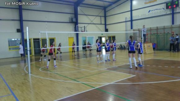 Dziewczęta z Dąbrowszczaka mistrzyniami powiatu w siatkówce