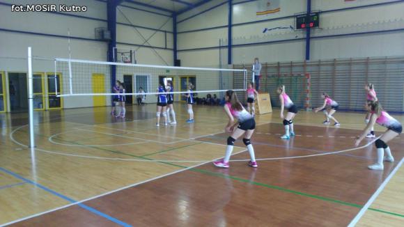 Dziewczęta z Dąbrowszczaka mistrzyniami powiatu w siatkówce