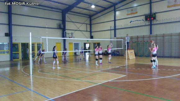 Dziewczęta z Dąbrowszczaka mistrzyniami powiatu w siatkówce