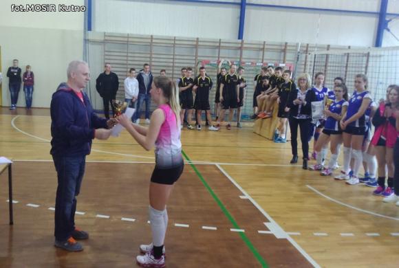 Dziewczęta z Dąbrowszczaka mistrzyniami powiatu w siatkówce