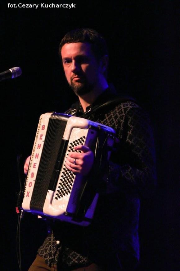 Bo biały murzyn ma czarne ręce/Mało zarabia, pracuje więcej. Czesław Mozil w Kutnie