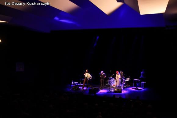 Bo biały murzyn ma czarne ręce/Mało zarabia, pracuje więcej. Czesław Mozil w Kutnie