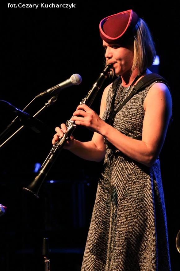 Bo biały murzyn ma czarne ręce/Mało zarabia, pracuje więcej. Czesław Mozil w Kutnie