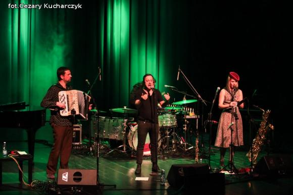 Bo biały murzyn ma czarne ręce/Mało zarabia, pracuje więcej. Czesław Mozil w Kutnie