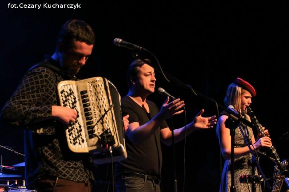 Bo biały murzyn ma czarne ręce/Mało zarabia, pracuje więcej. Czesław Mozil w Kutnie