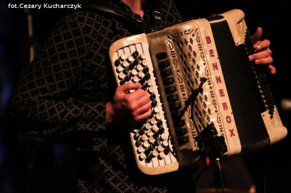 Bo biały murzyn ma czarne ręce/Mało zarabia, pracuje więcej. Czesław Mozil w Kutnie
