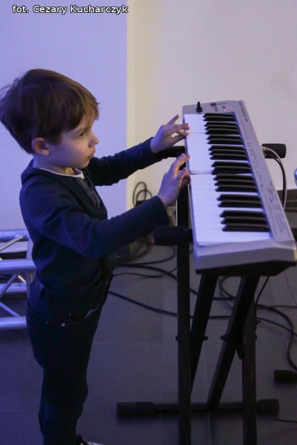 Dźwięki mają kolor. Odkrywanie nowych przestrzeni z sztuce