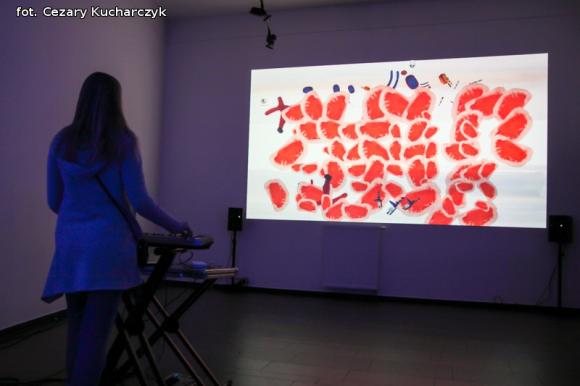 Dźwięki mają kolor. Odkrywanie nowych przestrzeni z sztuce