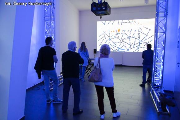 Dźwięki mają kolor. Odkrywanie nowych przestrzeni z sztuce