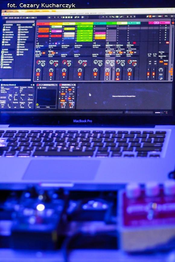 Dźwięki mają kolor. Odkrywanie nowych przestrzeni z sztuce