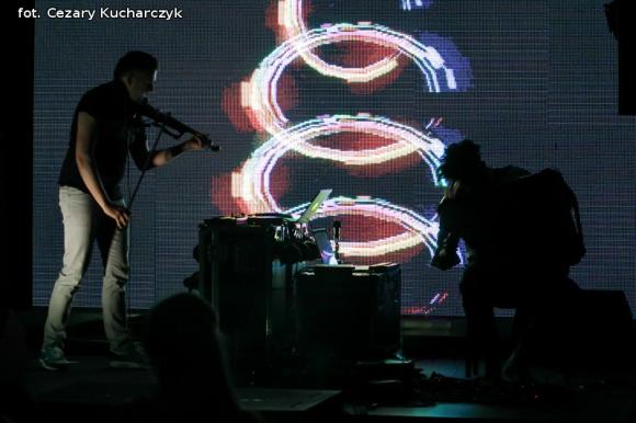 Dźwięki mają kolor. Odkrywanie nowych przestrzeni z sztuce