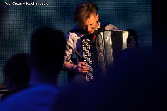 Dźwięki mają kolor. Odkrywanie nowych przestrzeni z sztuce