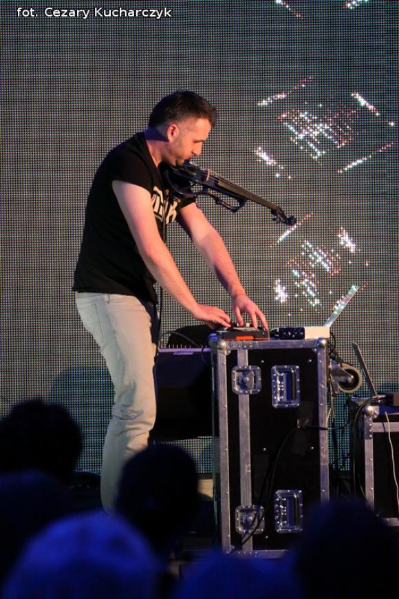 Dźwięki mają kolor. Odkrywanie nowych przestrzeni z sztuce